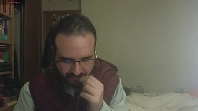 Snapshot of curiosillo83 chatting on 03-06-25, 12:21 curiosillo83 online show from 03-06-25, 12:21