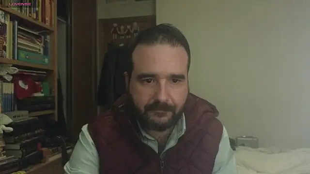 Snapshot of curiosillo83 chatting on 03-06-25, 03:24 curiosillo83 online show from 03-06-25, 03:24