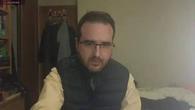 Snapshot of curiosillo83 chatting on 03-06-25, 03:35 curiosillo83 online show from 03-06-25, 03:35