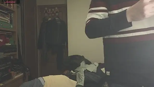 Snapshot of curiosillo83 chatting on 03-12-25, 06:22 curiosillo83 online show from 03-12-25, 06:22