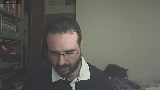 Snapshot of curiosillo83 chatting on 03-21-25, 05:45 curiosillo83 online show from 03-21-25, 05:45