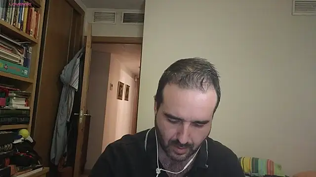 Snapshot of curiosillo83 chatting on 09-12-25, 04:18 curiosillo83 online show from 09-12-25, 04:18