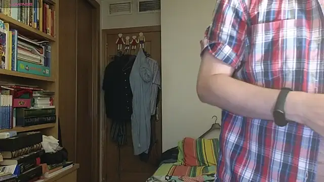 Snapshot of curiosillo83 chatting on 09-13-25, 04:29 curiosillo83 online show from 09-13-25, 04:29