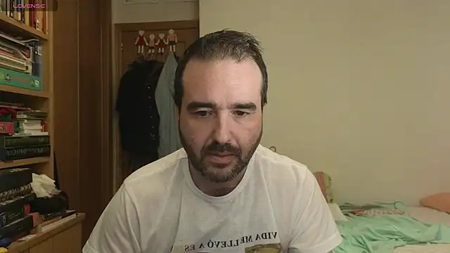 Snapshot of curiosillo83 chatting on 09-14-25, 03:11 curiosillo83 online show from 09-14-25, 03:11
