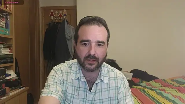 Snapshot of curiosillo83 chatting on 09-22-25, 05:26 curiosillo83 online show from 09-22-25, 05:26