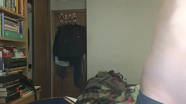 Snapshot of curiosillo83 chatting on 11-30-25, 11:25 curiosillo83 online show from 11-30-25, 11:25