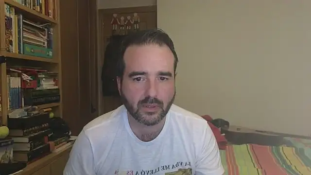 Snapshot of curiosillo83 chatting on 12-15-25, 03:27 curiosillo83 online show from 12-15-25, 03:27