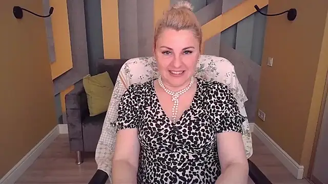 Candy Long online show from 05-17-26, 07:21