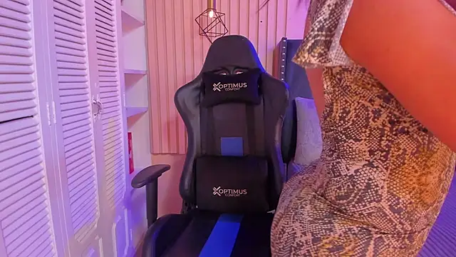 ashlye miller  online show from 01-12-25, 03:49