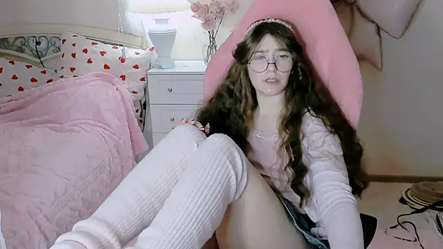 Snapshot of RuthMorse chatting on 02-24-26, 06:39 RuthMorse online show from 02-24-26, 06:39