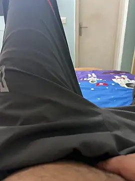 Snapshot of yourheroforfun chatting on 10-27-25, 06:34 yourheroforfun online show from 10-27-25, 06:34