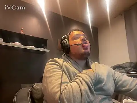 Snapshot of Bebemickey75 chatting on 09-23-25, 11:52 Bebemickey75 online show from 09-23-25, 11:52