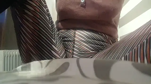 Snapshot of Web_Lady chatting on 09-28-25, 05:07 Web Lady online show from 09-28-25, 05:07