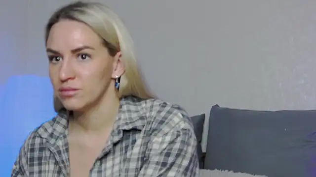 SofiJames online show from 01-15-25, 06:12