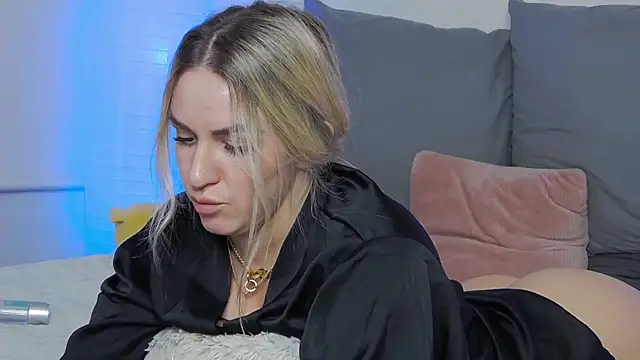 SofiJames online show from 03-17-25, 09:01