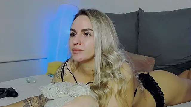 SofiJames online show from 11-20-25, 06:57