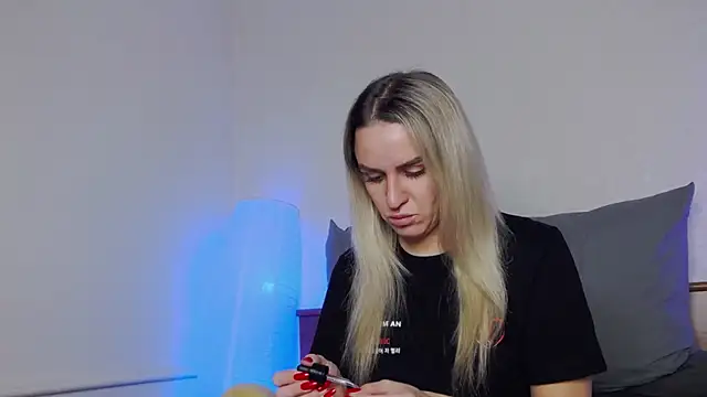 SofiJames online show from 12-21-25, 06:20