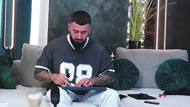 masterkingofmusclee online show from 01-18-25, 06:45