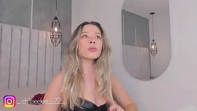 Snapshot of chloe_d chatting on 02-03-25, 11:09 chloe d online show from 02-03-25, 11:09