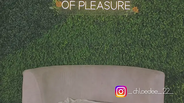 Snapshot of chloe_d chatting on 10-07-25, 12:24 chloe d online show from 10-07-25, 12:24