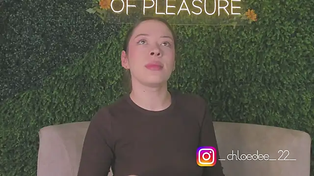 Snapshot of chloe_d chatting on 10-19-25, 02:50 chloe d online show from 10-19-25, 02:50