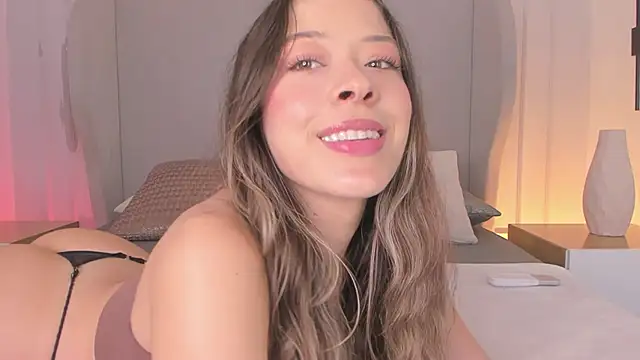 Snapshot of chloe_d chatting on 11-23-25, 01:00 chloe d online show from 11-23-25, 01:00