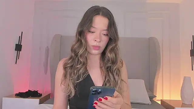 Snapshot of chloe_d chatting on 11-26-25, 01:01 chloe d online show from 11-26-25, 01:01