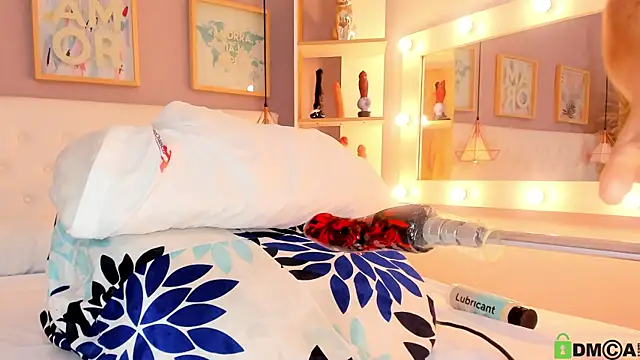 julyanna  online show from 10-16-25, 08:32