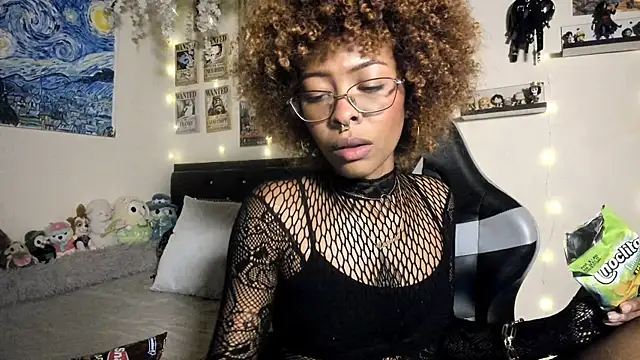 Snapshot of Cristal_Jonas@xh chatting on 10-13-25, 04:34 Cristal Jonasxh online show from 10-13-25, 04:34