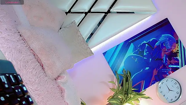 Hannahsmit online show from 01-18-25, 12:57