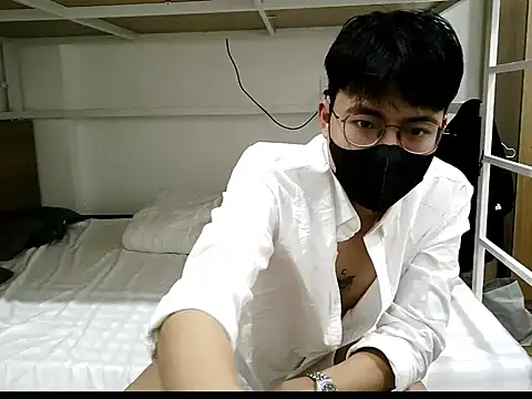 Gwencloudy online show from 12-22-25, 04:09