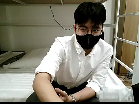 Snapshot of Gwencloudy chatting on 01-06-26, 05:38 Gwencloudy online show from 01-06-26, 05:38