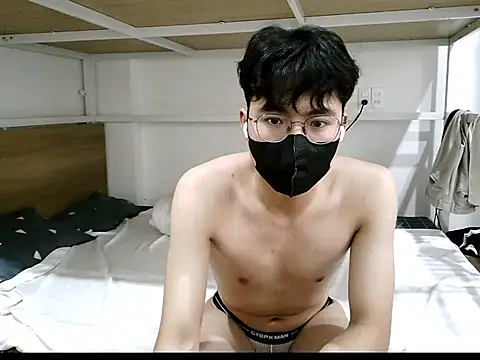 Snapshot of Gwencloudy chatting on 02-06-26, 05:01 Gwencloudy online show from 02-06-26, 05:01