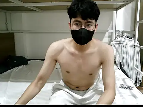 Snapshot of Gwencloudy chatting on 02-22-26, 09:19 Gwencloudy online show from 02-22-26, 09:19