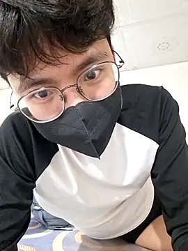 Snapshot of Gwencloudy chatting on 02-26-26, 04:28 Gwencloudy online show from 02-26-26, 04:28