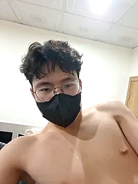 Snapshot of Gwencloudy chatting on 03-01-26, 04:09 Gwencloudy online show from 03-01-26, 04:09