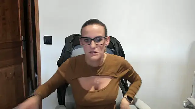 Madame Callie online show from 01-19-26, 01:37