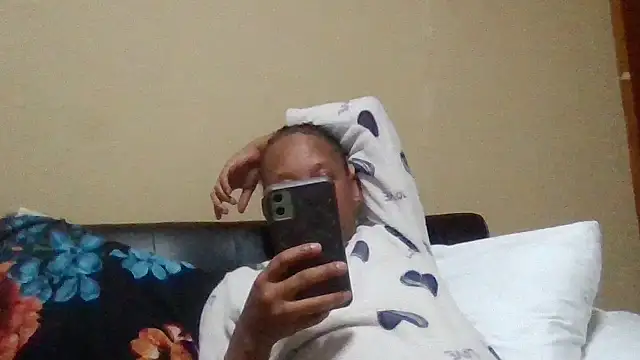 Snapshot of ShooingBunch chatting on 11-12-25, 08:19 ShooingBunch online show from 11-12-25, 08:19