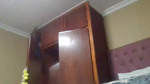 Snapshot of ShooingBunch chatting on 12-03-25, 05:11 ShooingBunch online show from 12-03-25, 05:11