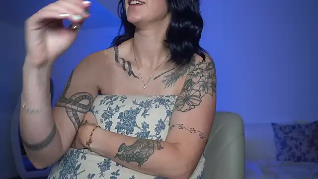 Snapshot of greydesire chatting on 10-10-25, 02:05 greydesire online show from 10-10-25, 02:05