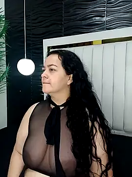lucia vonne  online show from 02-12-25, 11:40