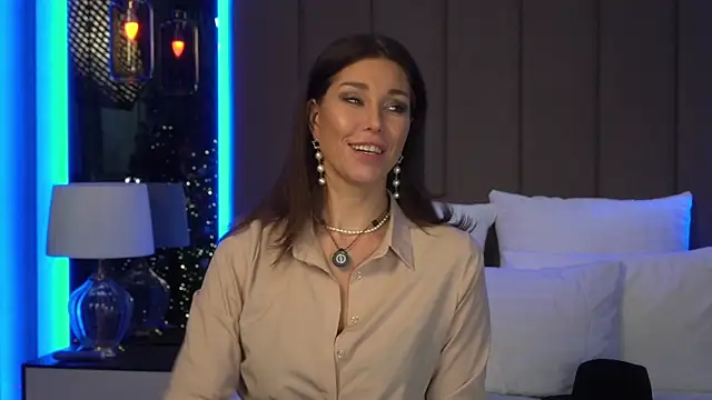 Snapshot of Arte_Adelle chatting on 01-06-25, 03:20 Arte Adelle online show from 01-06-25, 03:20