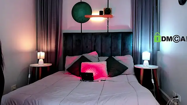 CoralineRicce  online show from 11-05-25, 09:59