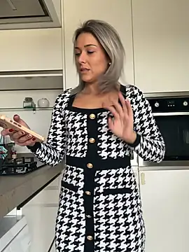 petrouchkaaa  online show from 12-04-25, 08:45