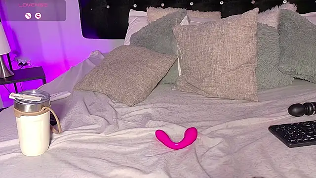 charlotteeruss online show from 12-22-24, 05:21