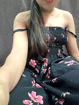 Snapshot of Roshni_98 chatting on 03-12-25, 05:35 Roshni 98 online show from 03-12-25, 05:35