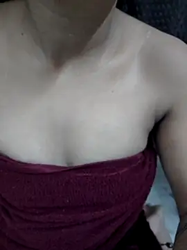 Snapshot of Roshni_98 chatting on 03-19-25, 12:34 Roshni 98 online show from 03-19-25, 12:34