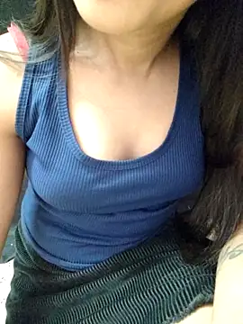 Snapshot of Roshni_98 chatting on 09-20-25, 01:12 Roshni 98 online show from 09-20-25, 01:12