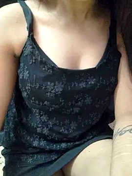 Snapshot of Roshni_98 chatting on 09-23-25, 06:05 Roshni 98 online show from 09-23-25, 06:05