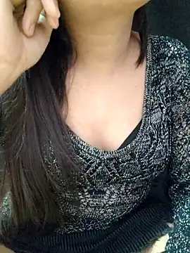 Snapshot of Roshni_98 chatting on 11-04-25, 05:45 Roshni 98 online show from 11-04-25, 05:45